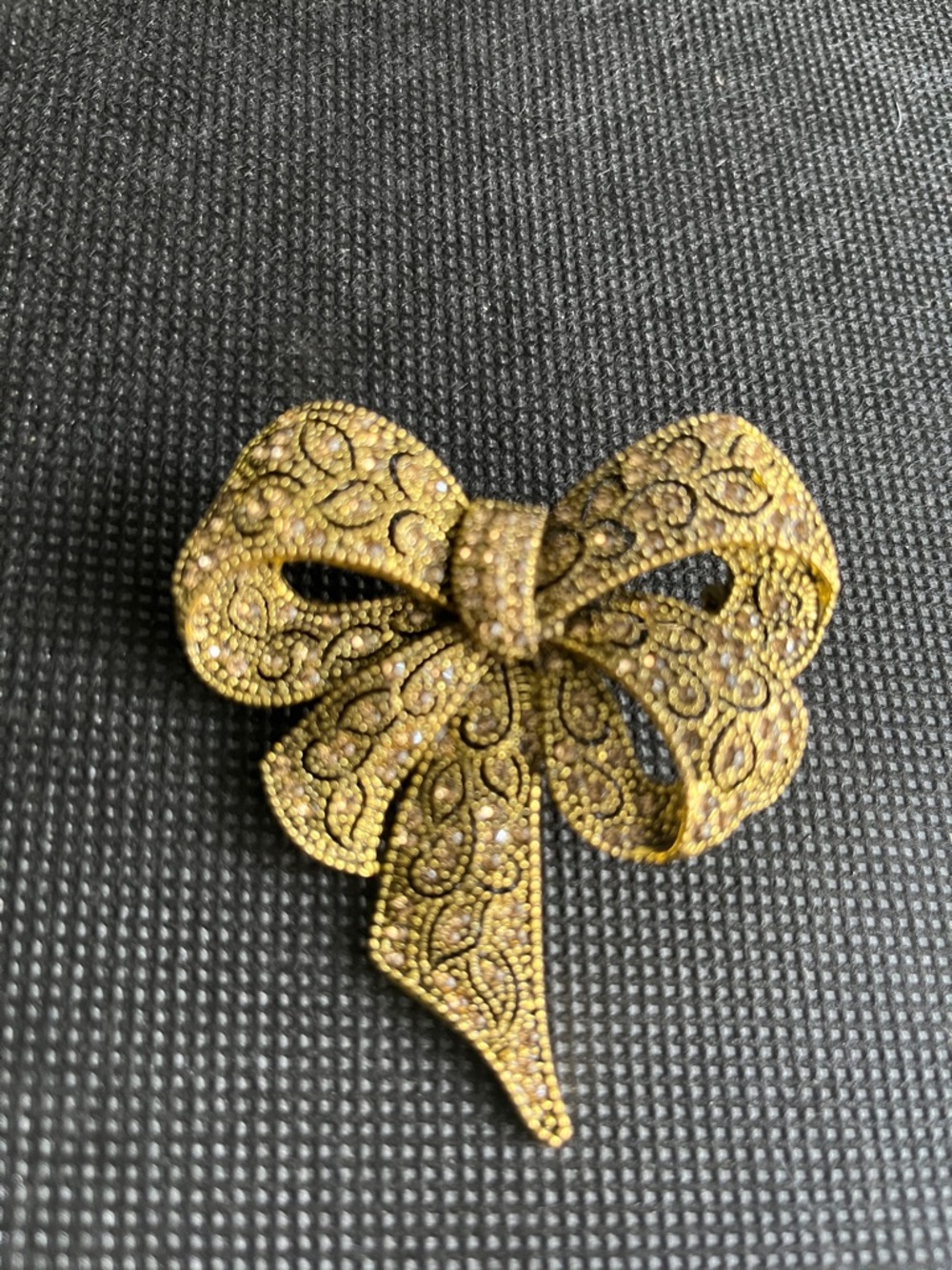 Gold Bow Filigree Pin Brooch